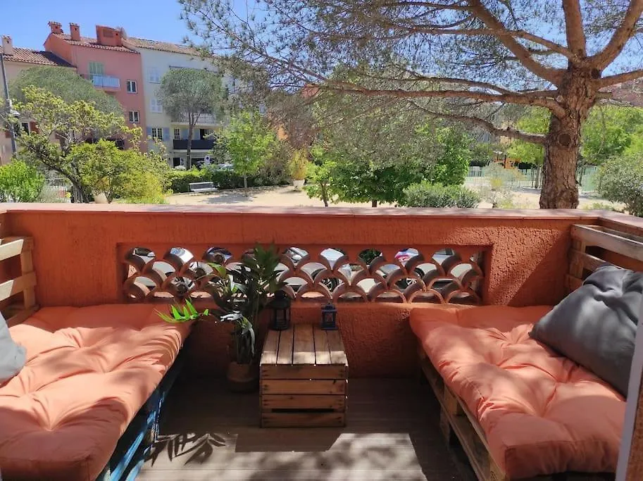 Daire Charmant Appartement, Terrasse, Piscine, Parking Mougins